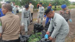 Bakamla RI dan Polairud Bersihkan Pesisir Pantai Jakarta