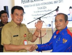 Sekretaris Daerah Kabupaten Tangerang Drs H Moch Maesyal Rasyid.M.Si Membuka Pekan Olahraga Buruh (POB)
