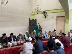 Dirbinmas Polda Metro Jaya Sholat Subuh Keliling Serahkan Al Quran dan Sembako di Jatinegara