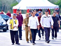 Tiba di Kampar Riau, Presiden RI Joko Widodo Resmikan Ruas Tol Bangkinang-XIII Koto Kampar.