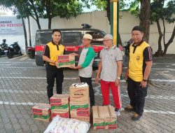 Sambut HUT Bhayangkara ke-78, Polsek Cengkareng Gelar Aksi Bersih Bersih di Masjid Al Ikhlas