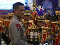 Wakapolda Jatim Serahkan Trophy 3 Pemenang Lomba Pocil Sambut Hari Bhayangkara ke -78