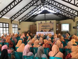 Dharma Wanita Persatuan Kota Ternate melaksanakan sosialisasi Lebel Halal bagi pelaku usaha
