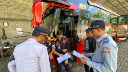 Gelar Program Unggulan Mahameru Lantas, Polisi Inspeksi Armada Bus di Ponorogo