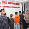 Polres Tanjung Perak Amankan Pemuda Ketua Gangster Durian Runtuh 23 Kedapatan Membawa Senjata Tajam.