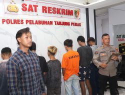 Polres Tanjung Perak Amankan Pemuda Ketua Gangster Durian Runtuh 23 Kedapatan Membawa Senjata Tajam.