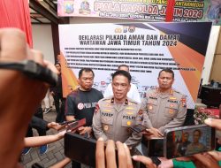 Buka Turnamen Bulutangkis Antar Media, Waka Polda Jatim dan Insan Pers Gelar Deklarasi Pilkada Damai