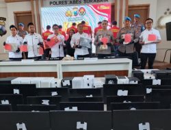 Enam Pelaku Judi online Diamankan Satreskrim Polrestabes Surabaya beserta Barang Bukti.