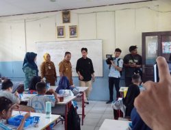 PJ Walikota Tangerang Dampingin Gibran Rakabuming Raka Kunjungan Kerja, Uji Coba Membagikan Makan Gratis Di SD Negeri 4 Kota Tanggerang