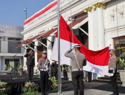 *Upacara Peringatan Hari Kemerdekaan RI Ke-79 di Polrestabes Surabaya Berlangsung Khidmat dan Penuh Makna*