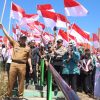 Sambut Hari Kemerdekaan RI ke 79, Polres Bondowoso bersama Pemkab Kibarkan 1.000 Bendera Merah Putih di Kawah Wurung