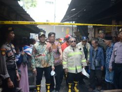 Kebakaran Di Pasar Induk Krian, Plt. Bupati Sigap Tinjau Lokasi