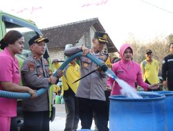 Lagi, Polres Tuban Beri Bantuan Air Bersih dan Sembako untuk Warga Terdampak Kemarau