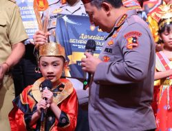 Kapolri dan Ketua Bhayangkari Sapa Dua Anak Pemenang Lomba Setapak Perubahan