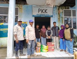 BEM PTNU Se-Nusantara dan Mahasiswa Unutara Menyerahkan bantuan sembako dan pakaian layak pakai kepada korban bencana di Kelurahan Rua Pulau Ternate