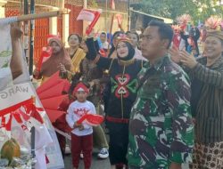 Babinsa Koramil 0830/01 Krembangan Monitoring Pelaksanaan Karnaval Dalam Rangka Perayaan HUT RI Ke- 79