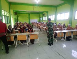 BABINSA KORAMIL MANYAR MEMBERI WAWASAN KEBANGSAAN KEPADA SISWA DAN SISWI SMK DAN MENUMBUHKAN RASA CINTA TANAH AIR