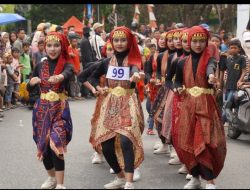 Menyambut HUT RI Ke 79 Ratusan Pelajar Di Kabupaten OKI, Ikuti Lomba Gerak Jalan Memakai Kostum Unik