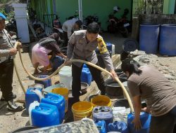 Polres Pacitan kembali Salurkan Bantuan Air Bersih untuk Warga Desa Klesem