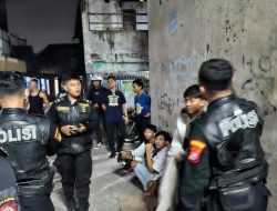 Polisi dan Warga Amankan Lima Orang Anggota Gengster di Pasar Kembang Surabaya