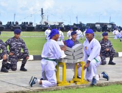 Penuh Kekuatan, Prajurit Siswa Satdik – 3 Kodiklatal Tampilkan Demo Karate Dalam Upacara HUT TNI AL Ke – 79