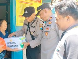 Melalui Aplikasi Matur Pak Kapolres, Warga Desa Pelem Terima Bantuan Sosial Polres Bojonegoro