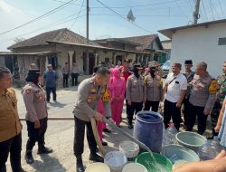 Polres Pasuruan Distribusikan Bantuan Air Bersih untuk Warga Terdampak Kemarau Panjang