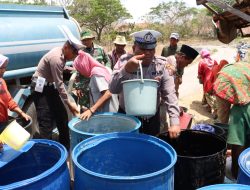 Gelar Baksos di Harlantas Bhayangkara ke – 69, Polres Bangkalan Droping 10 Tangki Air Bersih di 2 Desa