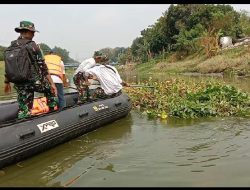 Peringati HUT TNI Ke-79, Kodim 0831/Surabaya Timur Gelar Karya Bakti Bersih-bersih Sungai Wonokromo.