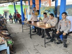 Jumat Curhat di Kampung Nelayan, Polres Tanjung Perak Ajak Warga Jaga Kondusivitas Jelang Pilkada