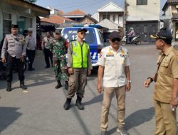 Amankan Pawai, Babinsa Tambak Osowilangun Dampingi Upacara dan Pawai Hari Santri Nasional