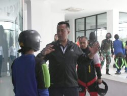 Dankodiklatal Tinjau Latihan Terjun Free Fall di Sky Diving Simulator Pusdiksus