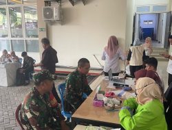 Anggota Koramil 0830/04 Bubutan Berpartisipasi dalam Kegiatan Donor Darah di Kecamatan Bubutan