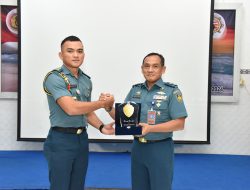 Perwira Korps Hukum TNI AL Wilayah Surabaya Terima Pembekalan Kadiskum AL