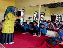 PC IBI Kampar Sosialisasikan Pentingnya Kesehatan Reporoduksi Remaja Di SMKN 3 Tapung Hulu.