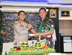 Polres Sidoarjo Beri Suprise Kepada Puslatdiksarmil Di HUT TNI KE-79