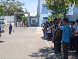 Satlantas Polrestabes Surabaya Gelar Coaching Clinic SIM Cak Bhabin dan Layanan Perpanjangan SIM di SMA Santo Yosep