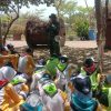 Anggota Koramil Bubutan Berikan Pembinaan Wawasan Kebangsaan kepada Siswa SMPN 43 Surabaya di Kebun Raya Mangrove