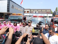 HKGB ke 72 Bhayangkari Polres Lamongan Dropping 107.000 Liter Bantuan Air Bersih