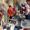 Sinergitas Polres Ponorogo bersama TNI dan Warga Bersihkan Lingkungan Cegah Banjir