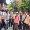 Bhabinkamtibmas Jelambar dan Guru SMK Bhara Trikora Sinergi Awasi Pulang Sekolah, Beri Nasihat Positif kepada Siswa