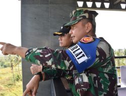 Dankodiklatal Tinjau Gladi Serbuan Operasi Amfibi di Pantai Banongan Situbondo