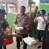 Polda Jatim Berbagi Makan Siang Gratis, Apresiasi Warga Situbondo yang Sudah Nyoblos di TPS