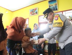 Sukseskan Program Asta Cita, Kapolres Pamekasan Kunjungi SLB PGRI Berbagi Makan Siang Gratis