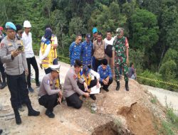 PJ. Bupati Kampar Diwakili Kalaksa BPBD Kampar Dampingi Kapolda Riau Tinjau Lokasi Longsor Di Perbatasan Riau Sumbar