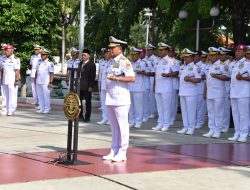 Peringati Hari Armada RI Tahun 2024, Dankodiklatal Ziarah Di TMP 10 November