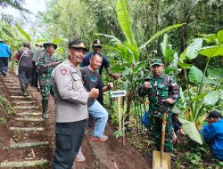 Sinergitas Polres Lumajang Bersama TNI dan Forkopimda Lakukan Penghijauan di Sumber Klerek Gucialit