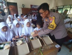 Sukseskan Program Implementasi Kesehatan Anak, Polsek Rembang Berbagi Makanan Bergizi Gratis