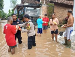Sinergitas Polres Ponorogo bersama TNI dan BPBD Dirikan Dapur Umum untuk Warga Terdampak Banjir