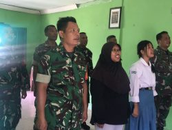 Tumbuhkan Jiwa Nasionalisme, Babinsa Koramil 0830/06 Benowo Dengarkan dan Nyanyikan Lagu Kebangsaan Indonesia